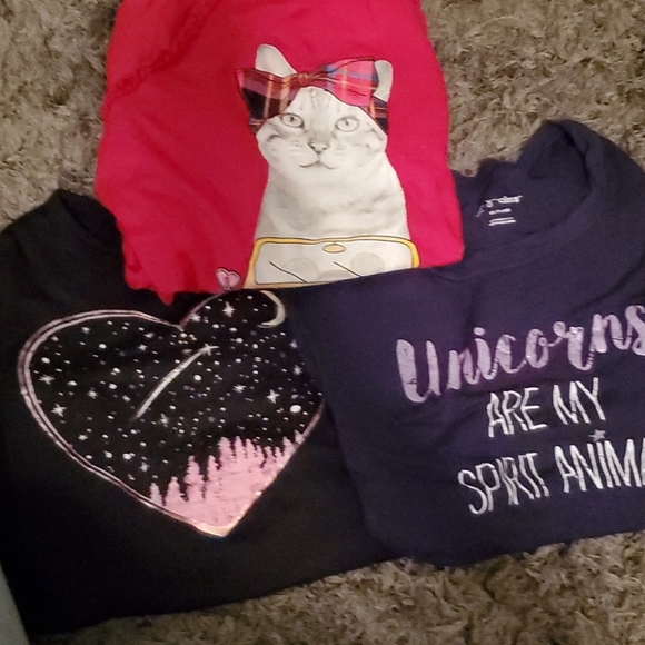 Other - 3 shirt buddle